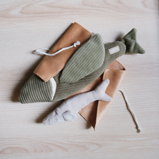 FLYING FISH // ENRICHMENT DOG TOY // SNUFFLE TOY