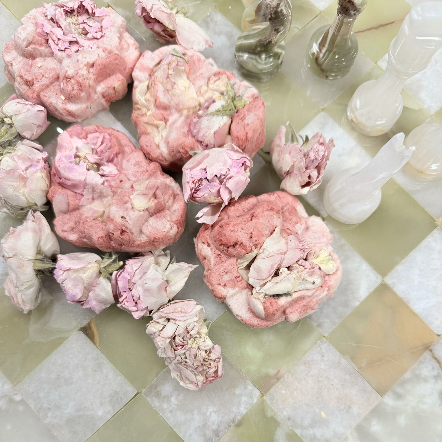 Magic Box Freeze-Dried Damask Rose Cake