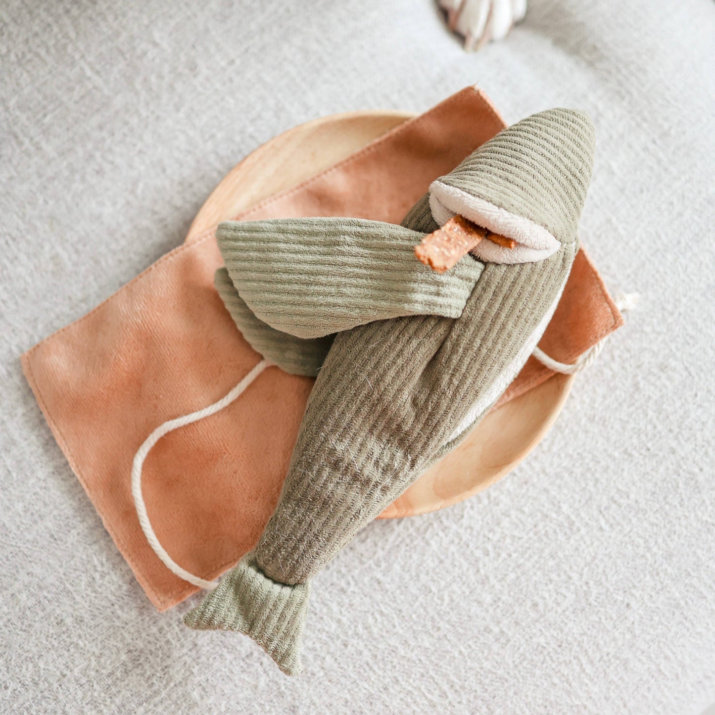 FLYING FISH // ENRICHMENT DOG TOY // SNUFFLE TOY