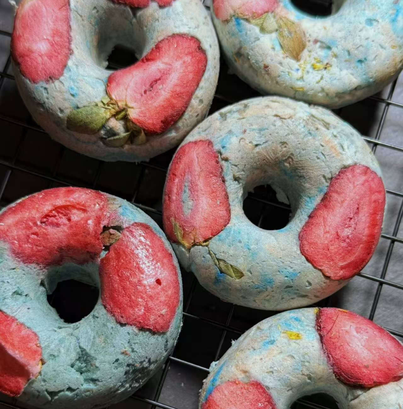 Magic Box Mix Freeze-Dried Blue Donut 5pcs