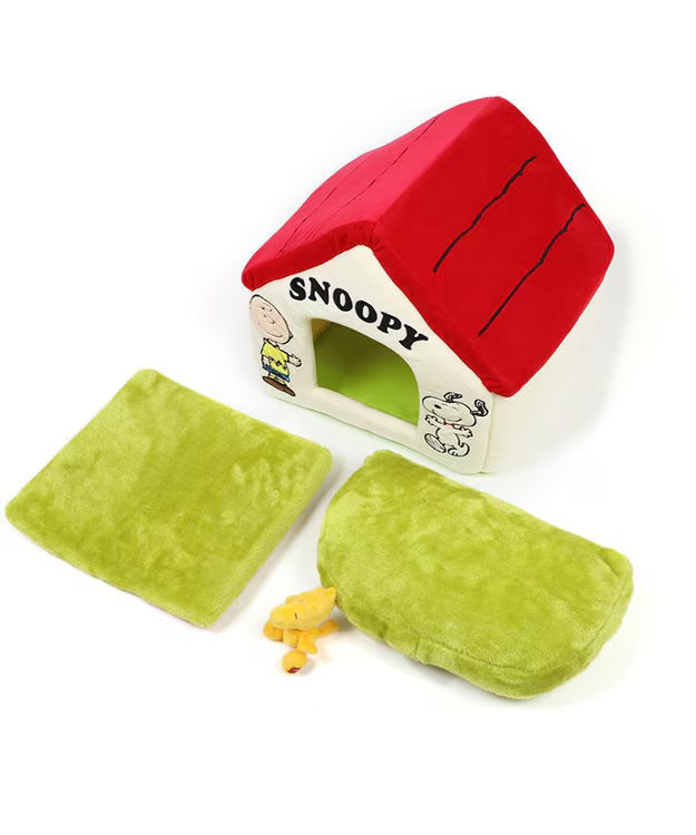 Snoopy Red Roof Folding House with Garden
