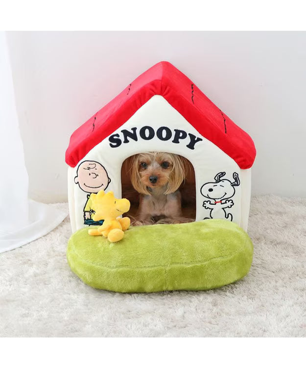 Snoopy Red Roof Folding House with Garden