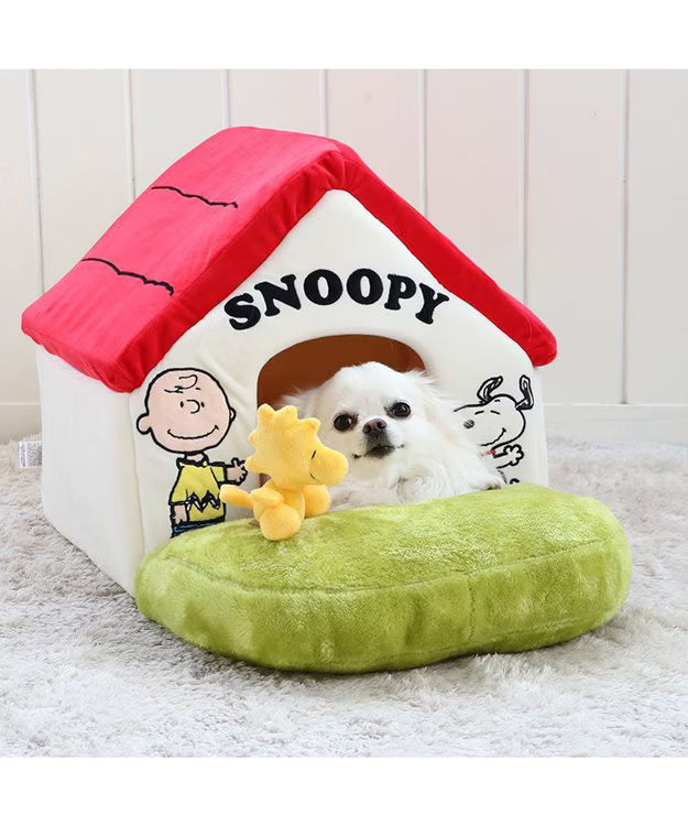 Snoopy Red Roof Folding House with Garden